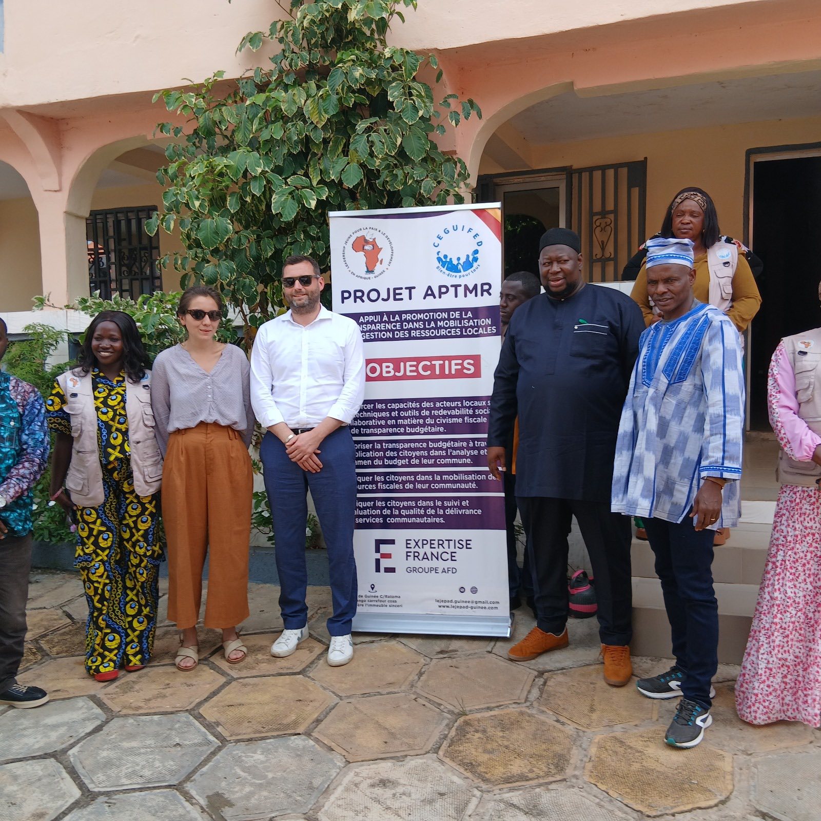 Du 5 au 6 novembre 2025, le CEGUIFED et LEJEPAD-Guinée ont eu l’honneur d’accueillir à Kissidougou la mission d’évaluation à mi-parcours du projet APTMR, menée par l’Agence Française de Développement (AFD) et Expertise France.